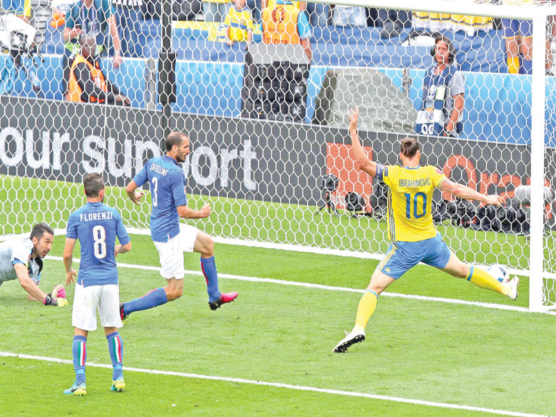 إبراهيموفيتش نجم السويد يضيع فرصة سانحة أمام إيطاليا