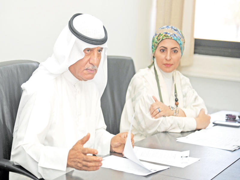 السعدون والعمران خلال اجتماع الجمعية العمومية أمس