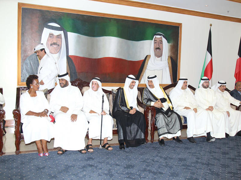 الغانم والمبارك يتوسطان الحمود وعبدالمحسن الفارس والمنصور ويبدو العدساني والحربان ونعيمة الأحمد