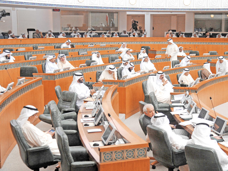 جانب من جلسة أمس (تصوير عبدالله الخلف)