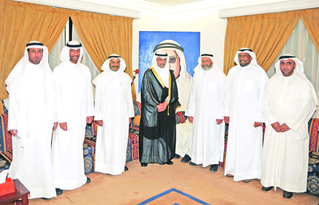 الغانم متوسطاً الصانع والعليم والناشي والدلال