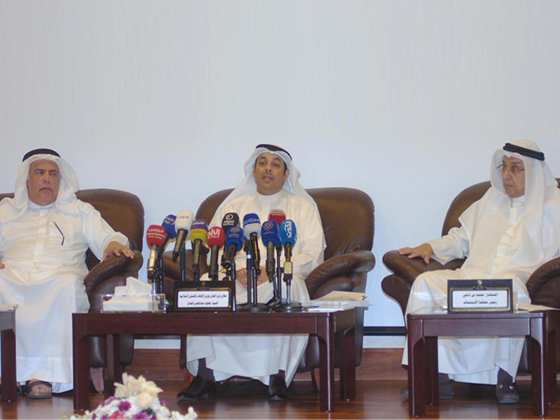 الصانع وبن ناجي والطبطبائي خلال الندوة