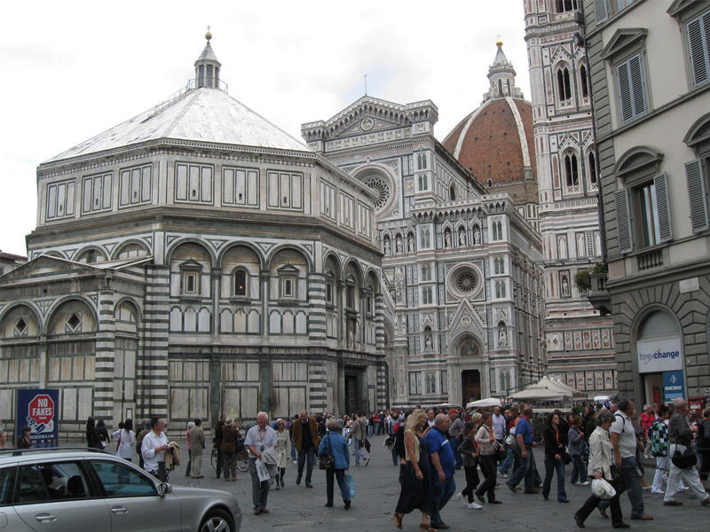 ساحة بياتسا ديل دومو