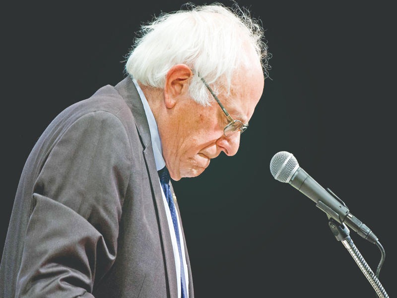 ساندرز خلال خطاب له في نيويورك أمس الأول ( اي بي ايه)