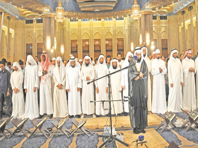 صلاة القيام في المسجد الكبير