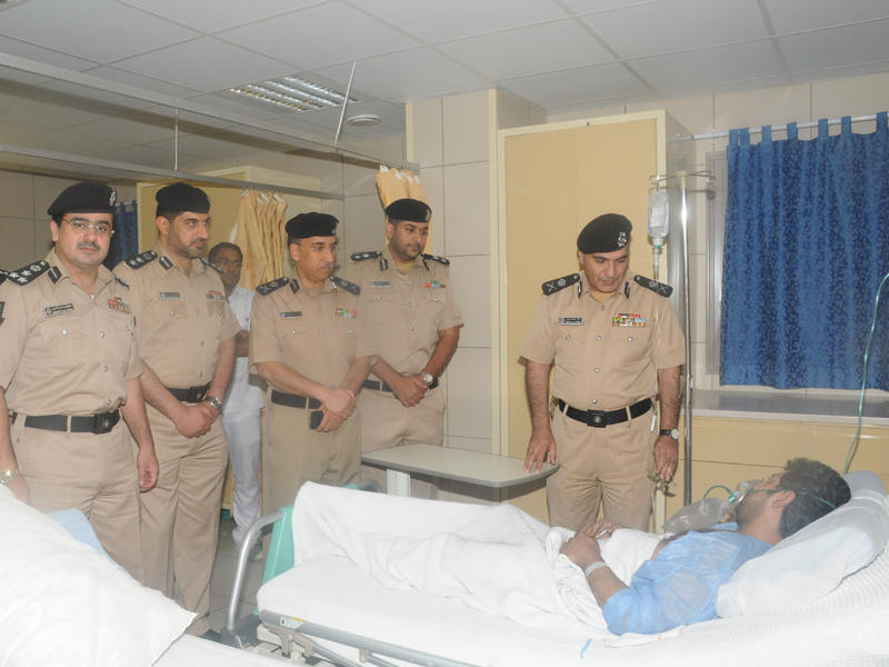 اللواء الديين في زيارة لمصابي حريق السجن المركزي