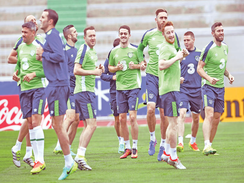 لاعبو المنتخب الايرلندي خلال التدريبات