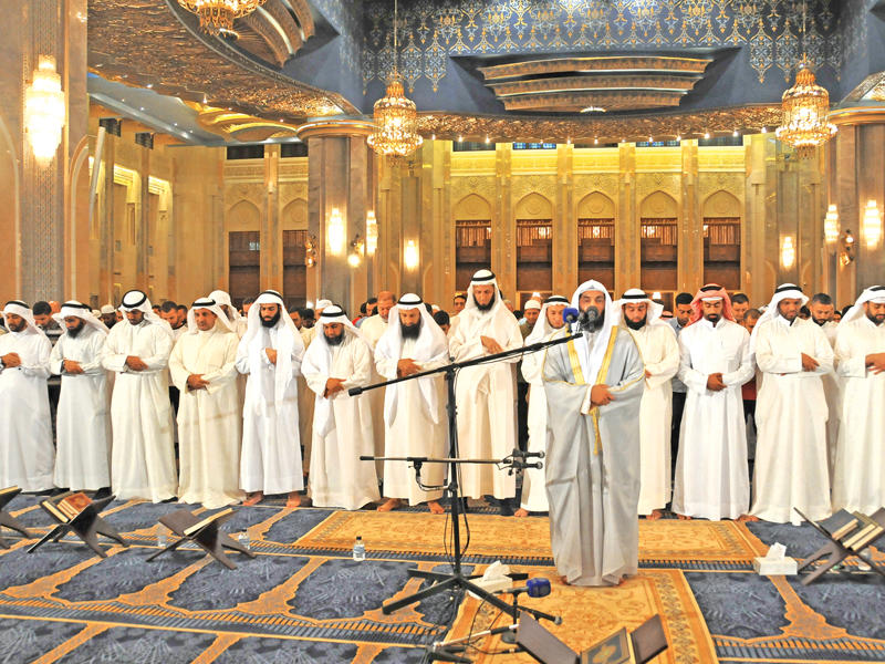 صلاة القيام في المسجد الكبيرn