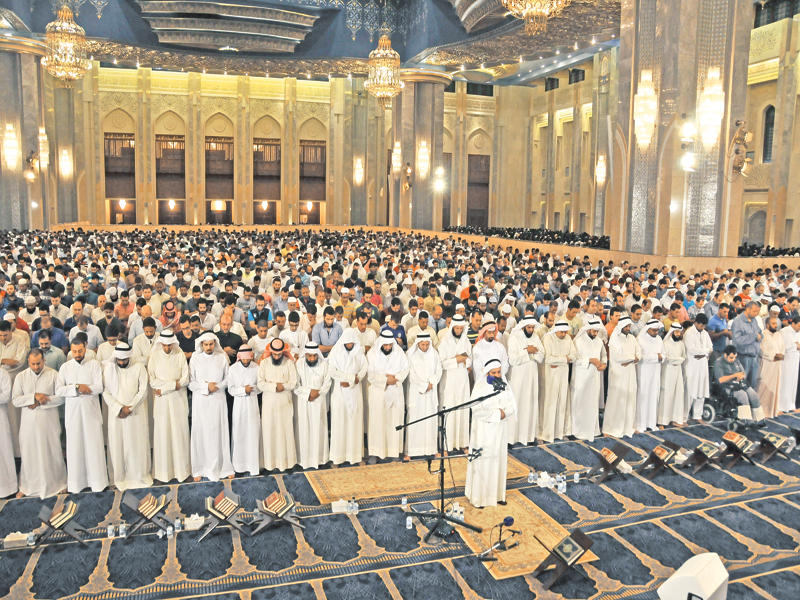 صلاة القيام في المسجد الكبير