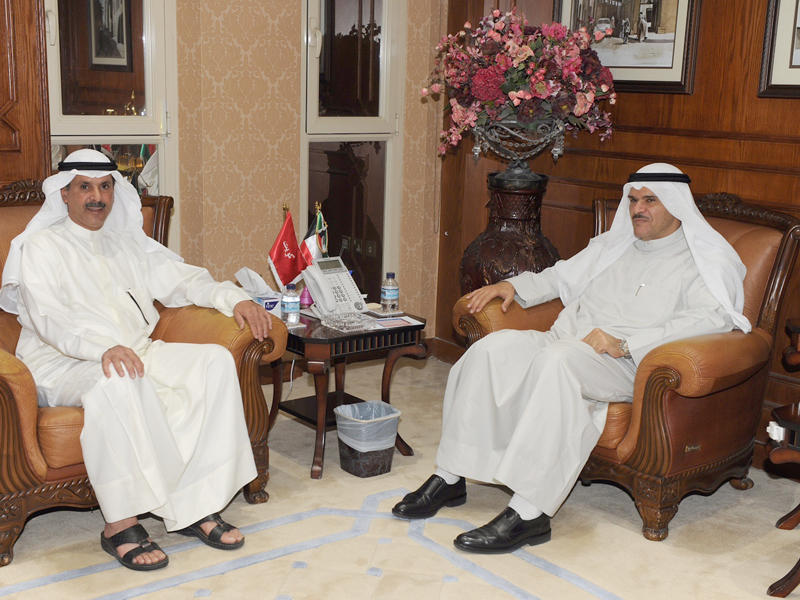  الشيخ سلمان الحمود مستقبلاً الدكتور أحمد الأثري