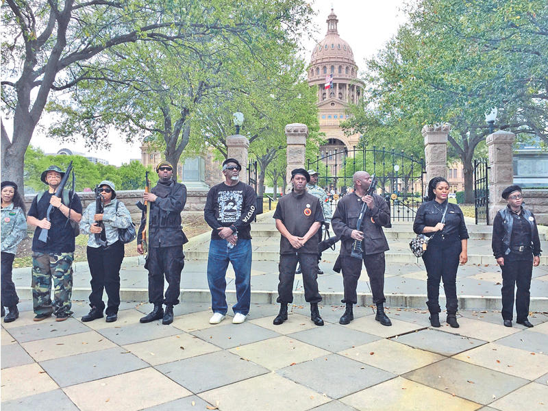 أعضاء مسلحون في جماعة الفهود السود