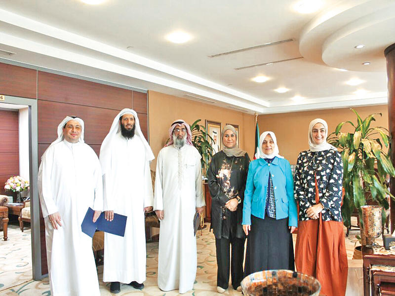 الصبيح خلال تكريمها موظفي «هيئة العمل»