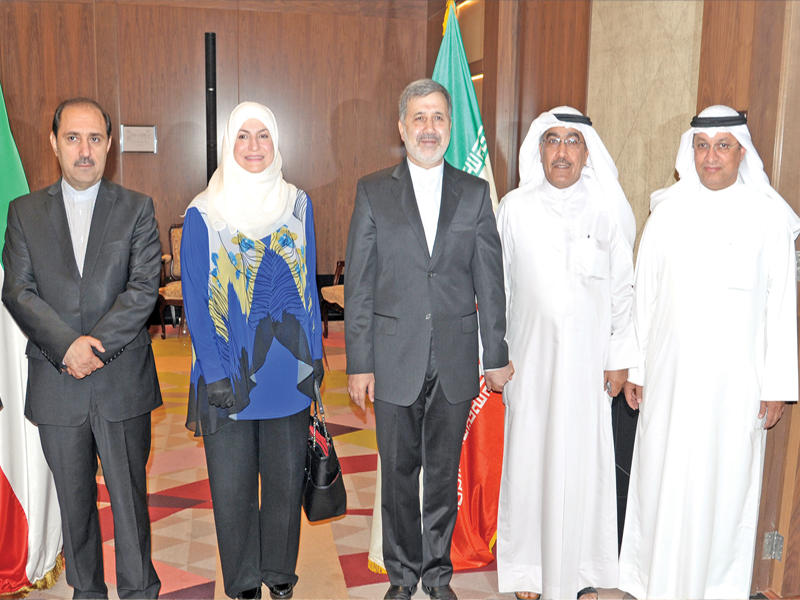 د.علي رضا متوسطاً عدنان الراشد وإيمان عريقات (تصوير عثمان شعيب)