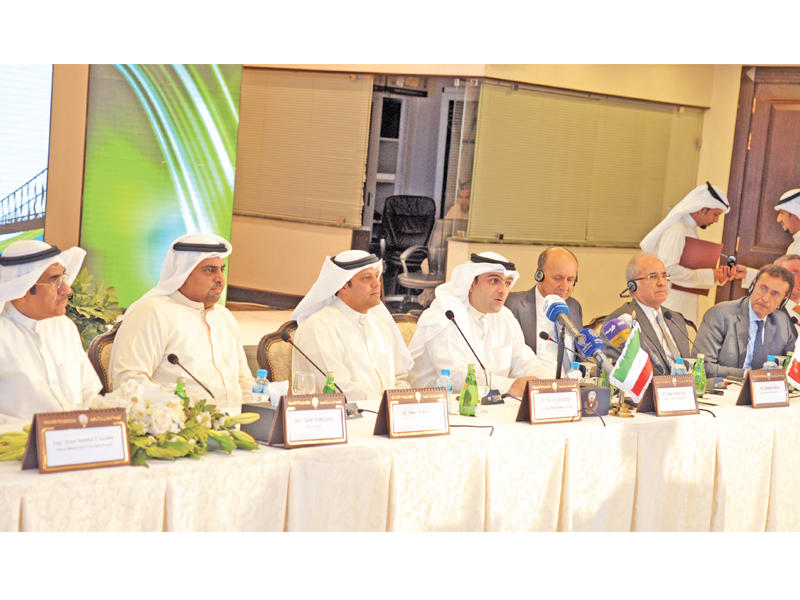 أبل خلال إعلان توقيع عقد البنية التحتية لمدينة جنوب المطلاع (تصوير عثمان الشعيب)