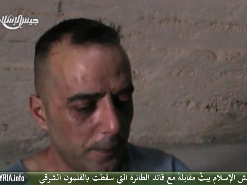 الطيار السوري نورس حسن يظهر في مقطع مصور من قبل جيش الإسلام وبثته الحسابات التابعة له على مواقع التواصل