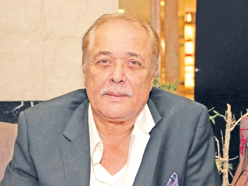 محمود عبدالعزيزn