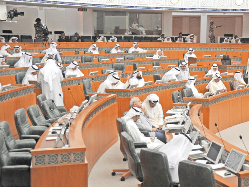 جانب من جلسة أمس خلال مناقشة ميزانية الدولة      (تصوير عبدالله خلف)