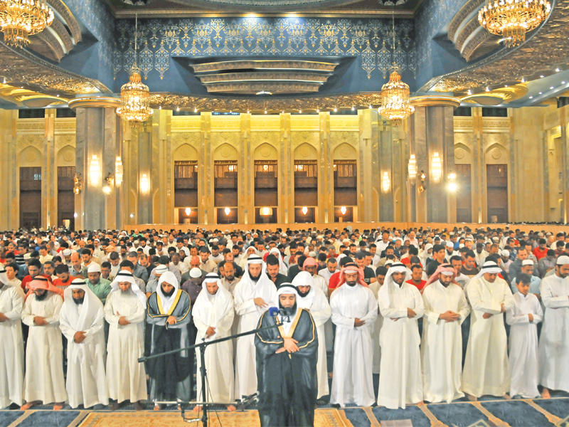 صلاة القيام في المسجد الكبير