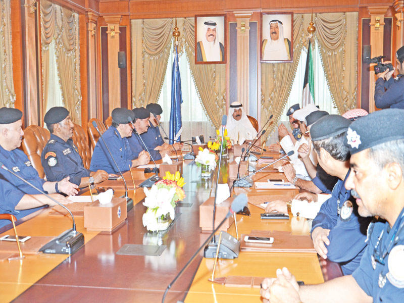 الخالد مجتمعاً بالقيادات الأمنية