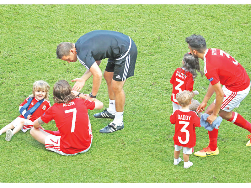 جو ألين وتايلور نجما المنتخب الويلزي