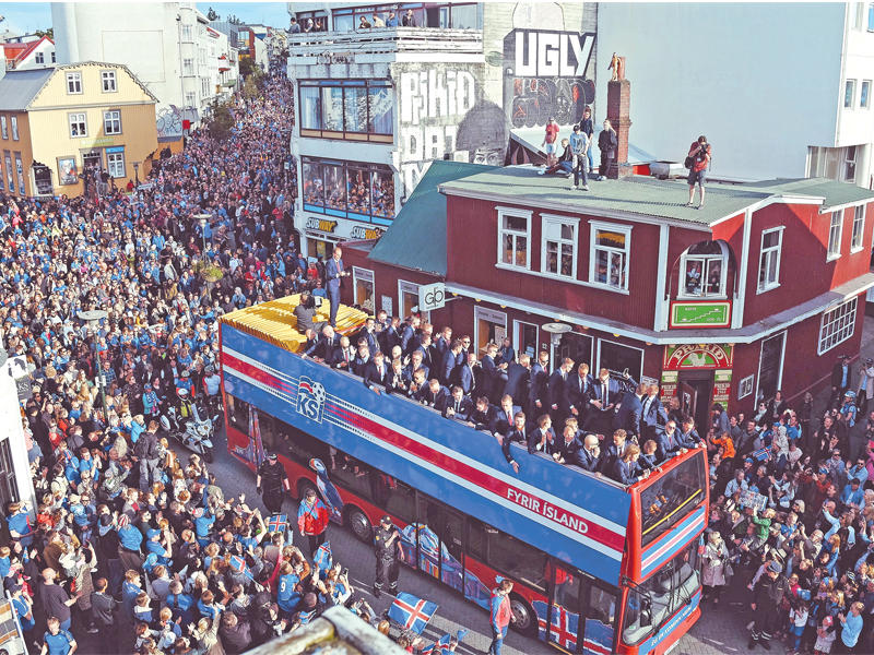 جانب من استقبال المنتخب الآيسلندي