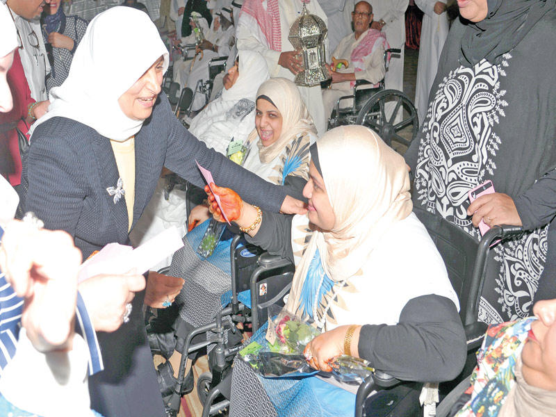 الصبيح تقدم «العيادي» لنزلاء دور الرعاية