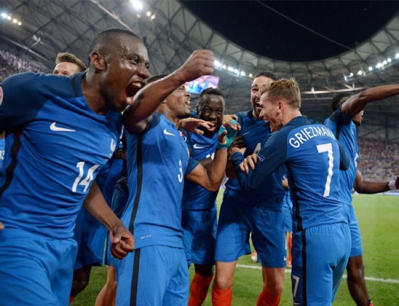 فرحة لاعبي المنتخب الفرنسي بالتأهل