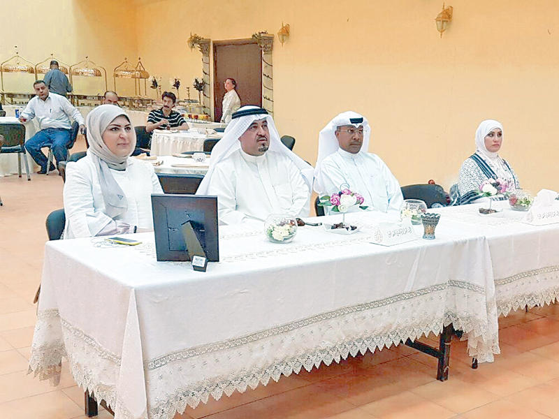 الصالح والعازمي خلال انطلاق فعاليات البرنامج التدريبي