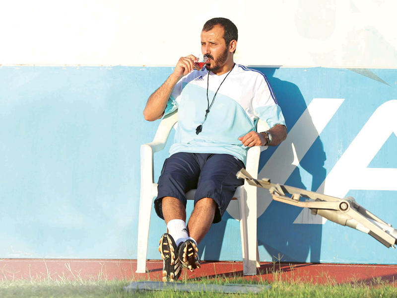 مدرب فريق السالمية لكرة القدم محمد دهيليس