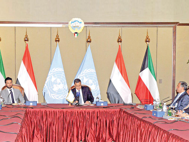 ولد شيخ متوسطاً وفدي الحكومة والمتمردين في الكويت أمس 