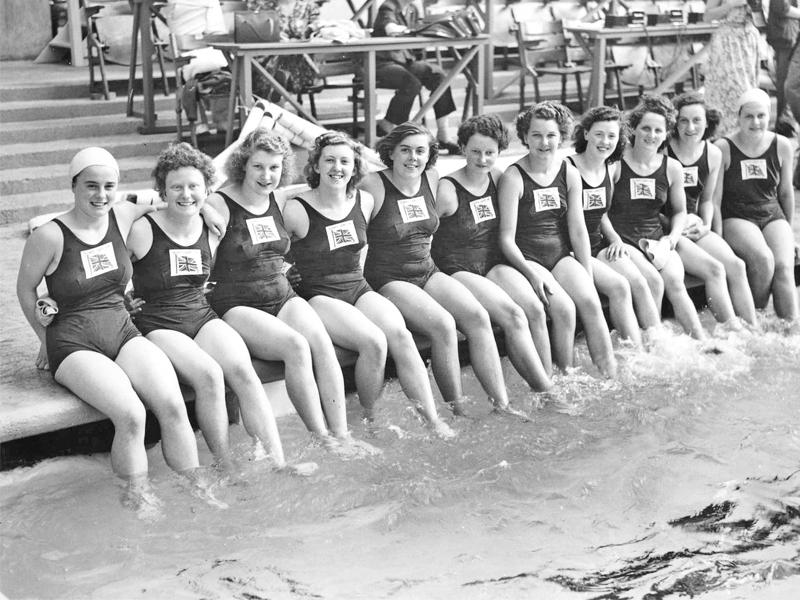 منافسات السباحة