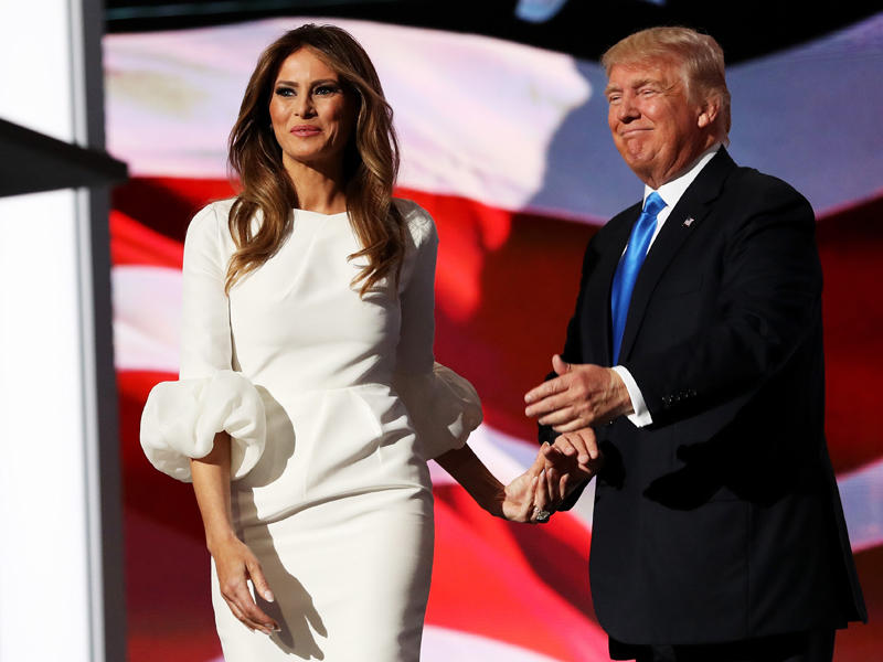 دونالد ترامب يقدم زوجته ميلانيا