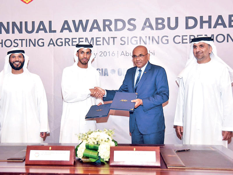 عارف العواني الأمين العام لمجلس أبوظبي الرياضي خلال المؤتمر الصحافي