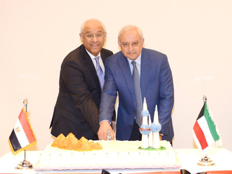 وزير التربية بدر العيسى والسفير المصري ياسر عاطف خلال الاحتفال بالذكرى الـ 64 لثورة 23 يوليو