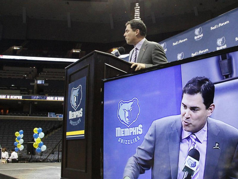 نائب رئيس ممفيس غريزليز احد فرق دوري كرة السلة
