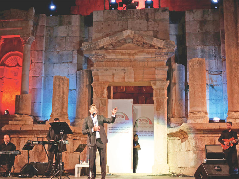 وائل كفوري أثناء وصلته في جرش