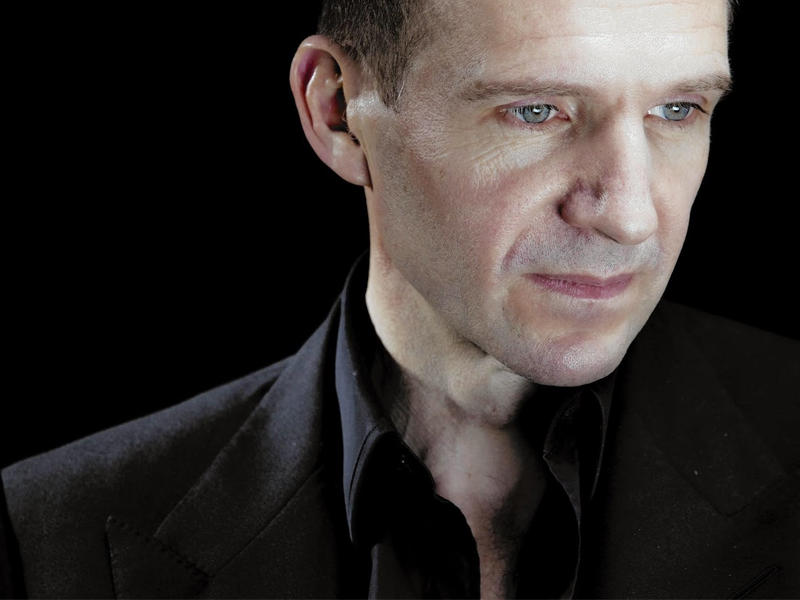  الممثل البريطاني ريف فاينز