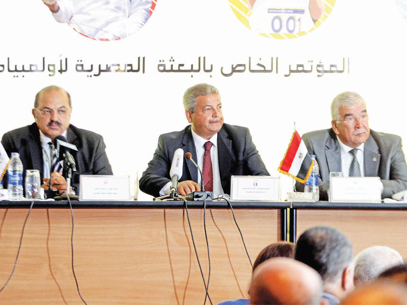 عبدالعزيز وأبوحطب خلال المؤتمر الصحافي