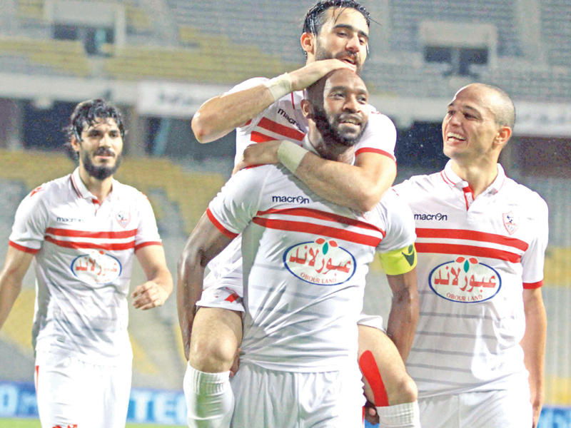 شيكابالا يحتفل هو وزملاؤه بالهدف الأول