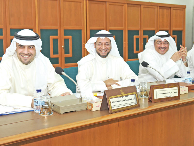 الصالح في اجتماع لإحدى اللجان البرلمانية