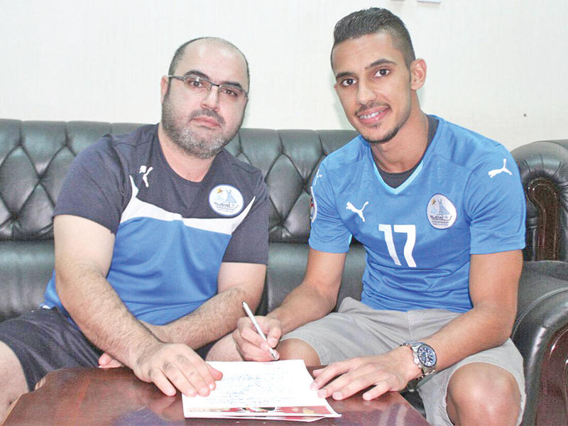 حبيتر خلال توقيع العقد