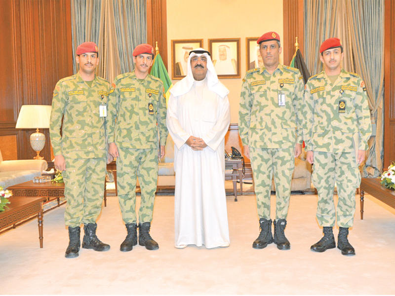 مشعل الأحمد مع المكرمين