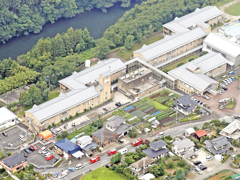 المنشأة الضخمة المخصصة لذوي الاحتياجات التي شهدت حادث الطعن في صورة مأـخوذة من الجو أمس    (رويترز)