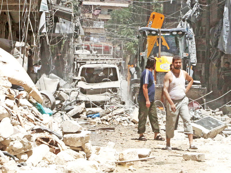 جانب من الدمار  في حلب أمس (رويترز)