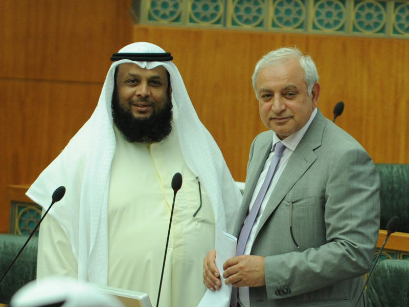 الوزير بدر العيسى والنائب حمود الحمدان (صورة أرشيفية)