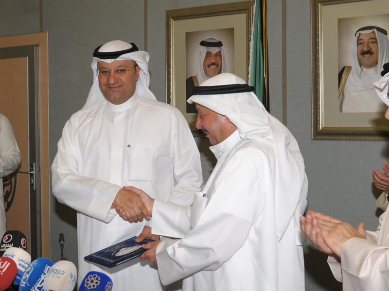 جانب من توقيع العقد (تصوير: عثمان الشعيب)