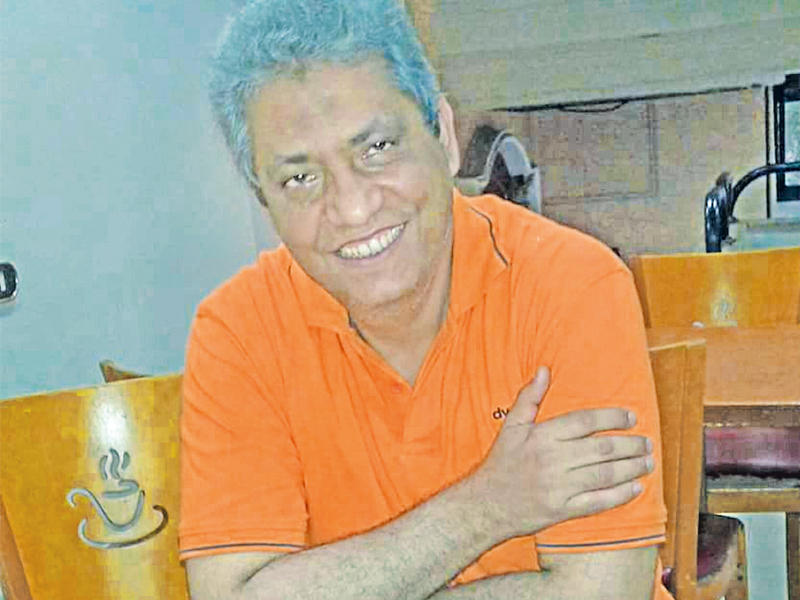  الناقد الأدبي د.أحمد فرحات