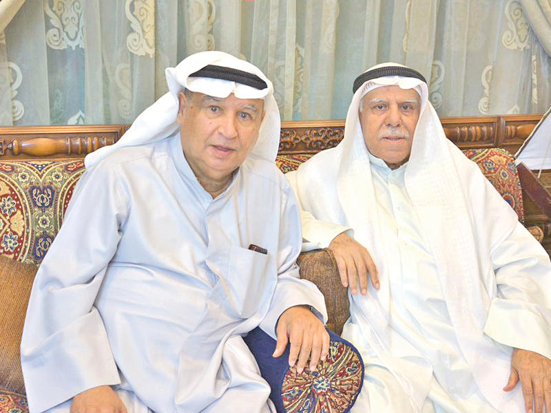 الهاجري والخضر أثناء اجتماع اللجنة