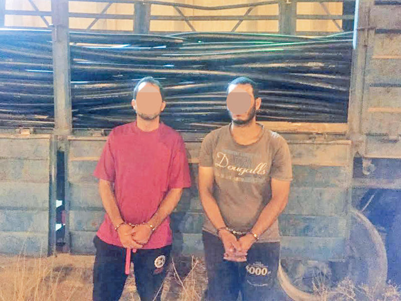 المتهمان بعد ضبطهما