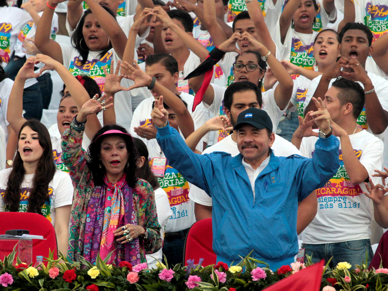 اورتيغا وزوجته خلال الاحتفال بالذكرى الـ 37 لللثورة الساندينية يوليو الماضي